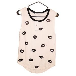 #47 Glitter lips white and black tee Small